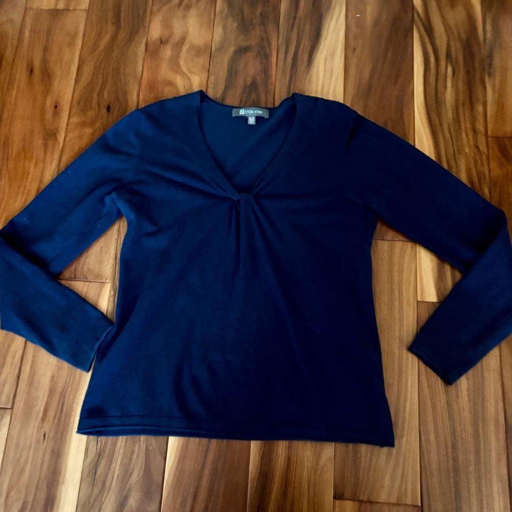 Title Nine V-Neck Knotted Sweater in Navy size M EUC - Picture 1 of 8